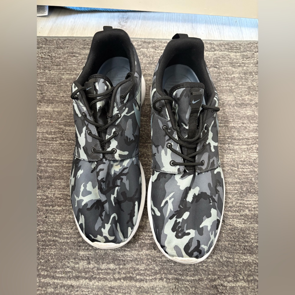 Nike Men's Camo Roshe’s Sneakers